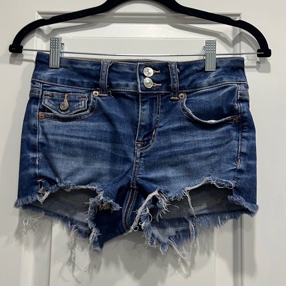 LOW RISE AMERICAN EAGLE SHORTS